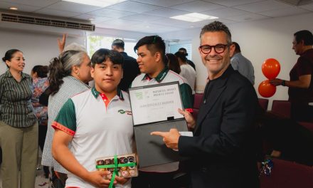 ANDRÉS PINTOS RECONOCE LOGRO INTERNACIONAL DE ESTUDIANTES DE CONALEP NL