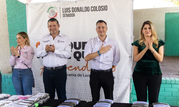 GERARDO DE LA MAZA ACERCA “OJOS QUE VEN, MENTES QUE APRENDEN” A NIÑAS Y NIÑOS DE EL CARMEN