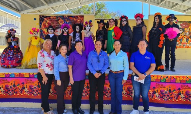 ADRIANA MARTÍNEZ CLAUSURA TEMPORADA DE FIELES DIFUNTOS CON HOMENAJE A “CHESPIRITO”