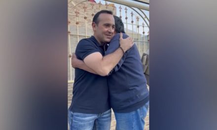 CARLOS DE LA FUENTE RECORRE COLONIAS Y ESCUCHA A LOS CIUDADANOS