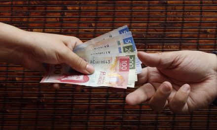 CLAUDIA SHEINBAUM ANUNCIA AUMENTO AL SALARIO MÍNIMO Y JORNADA LABORAL DE 40 HORAS EN 2026