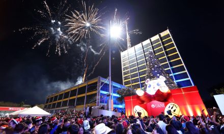 SANTOS GUZMÁN CELEBRA EL ENCENDIDO DEL PINO NAVIDEÑO UANL 2025