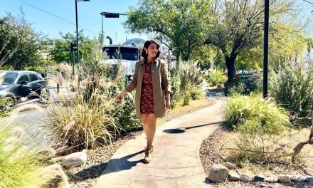 JESÚS NAVA RECONOCE A ARQUITECTA POR IMPULSAR JARDÍN NATURISTA EN SANTA CATARINA