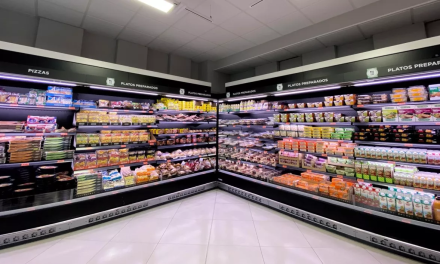 ALIMENTOS ULTRAPROCESADOS AUMENTAN EL RIESGO DE CÁNCER DE COLON EN JÓVENES, SEGÚN ESTUDIO