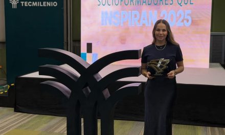 AILE TAMEZ RECIBE RECONOCIMIENTO POR SU RESPALDO A LA JUVENTUD DE TECMILENIO LAS TORRES