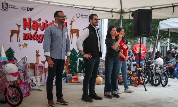 DAVID DE LA PEÑA DA INICIO A LAS “POSADAS DIF: NAVIDAD MÁGICA 2025” EN SANTIAGO