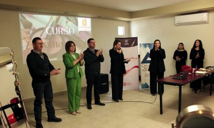 LUIS CAVAZOS IMPULSA CURSO DE AUTOMAQUILLAJE PARA FORTALECER EL BIENESTAR DE LAS MUJERES EN ALLENDE