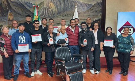 JESÚS NAVA RECONOCE A BARBEROS COMO EMBAJADORES DE SANTA CATARINA