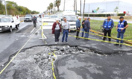 ESCOBEDO AVANZA EN REPARACIÓN DE COLAPSO QUE AFECTA DOS CARRILES EN MANUEL L. BARRAGÁN