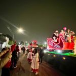JESÚS NAVA RIVERA INAUGURA AGENDA DE DESFILES NAVIDEÑOS ANTE MILES DE FAMILIAS