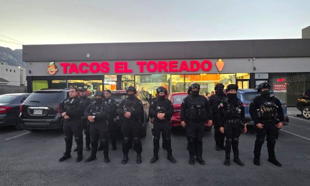 POLICÍAS DE SANTA CATARINA SON RECONOCIDOS CON TAQUIZA POR TACOS EL TOREADO