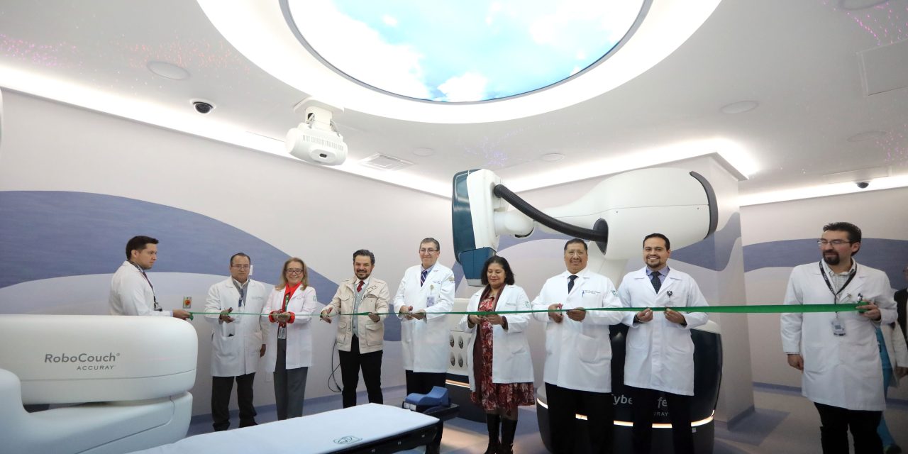 ZOÉ ROBLEDO PRESENTA TECNOLOGÍA “CYBERKNIFE” QUE REVOLUCIONA EL TRATAMIENTO DEL CÁNCER EN EL IMSS