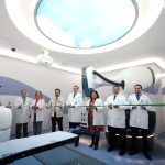ZOÉ ROBLEDO PRESENTA TECNOLOGÍA “CYBERKNIFE” QUE REVOLUCIONA EL TRATAMIENTO DEL CÁNCER EN EL IMSS