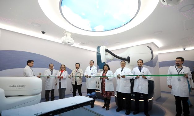 ZOÉ ROBLEDO PRESENTA TECNOLOGÍA “CYBERKNIFE” QUE REVOLUCIONA EL TRATAMIENTO DEL CÁNCER EN EL IMSS