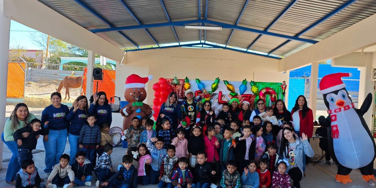 ADRIANA MARTÍNEZ LLEVA MAGIA NAVIDEÑA A NIÑAS Y NIÑOS DE LAMPAZOS