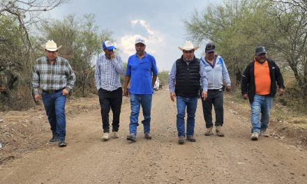 JUAN VARGAS SUPERVISA REHABILITACIÓN DE CAMINO RURAL EN SANTA ISABEL