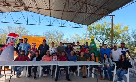 ADRIANA MARTÍNEZ CELEBRA LA NAVIDAD CON LA COMUNIDAD DEL EJIDO SANTA ELENA