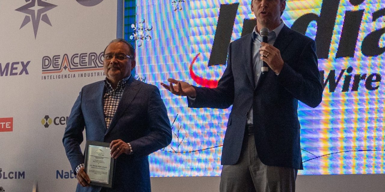 ANDRÉS MIJES RECIBE RECONOCIMIENTO DE CANADEVI POR DIGITALIZACIÓN TOTAL DE TRÁMITES URBANOS EN ESCOBEDO