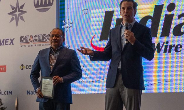 ANDRÉS MIJES RECIBE RECONOCIMIENTO DE CANADEVI POR DIGITALIZACIÓN TOTAL DE TRÁMITES URBANOS EN ESCOBEDO