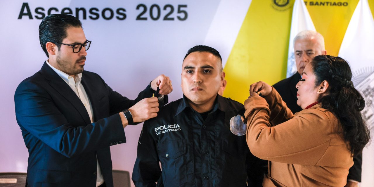 DAVID DE LA PEÑA ENTREGA GRADOS A ELEMENTOS DE SEGURIDAD EN ACTO SOLEMNE