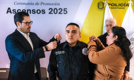 DAVID DE LA PEÑA ENTREGA GRADOS A ELEMENTOS DE SEGURIDAD EN ACTO SOLEMNE