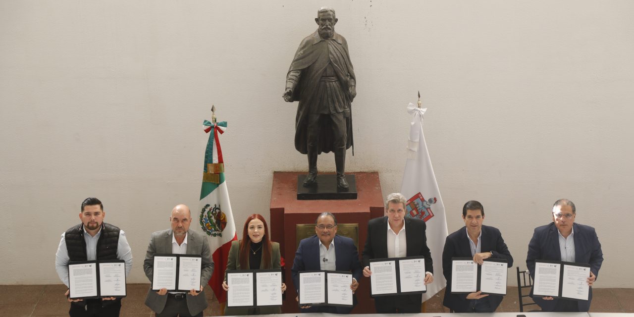 ANDRÉS MIJES FIRMA CONVENIO HISTÓRICO QUE COLOCA A ESCOBEDO COMO REFERENTE AMBIENTAL