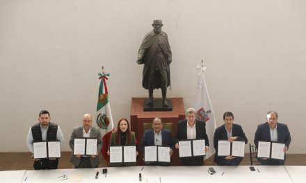 ANDRÉS MIJES FIRMA CONVENIO HISTÓRICO QUE COLOCA A ESCOBEDO COMO REFERENTE AMBIENTAL