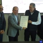 PARECE CHISTE… PERO LA ASOCIACIÓN DE URBANISTAS LE OTORGA UN PREMIO A QUIEN TIENE A NL EN CRISIS DE MOVILIDAD: ¡HERNÁN VILLARREAL!