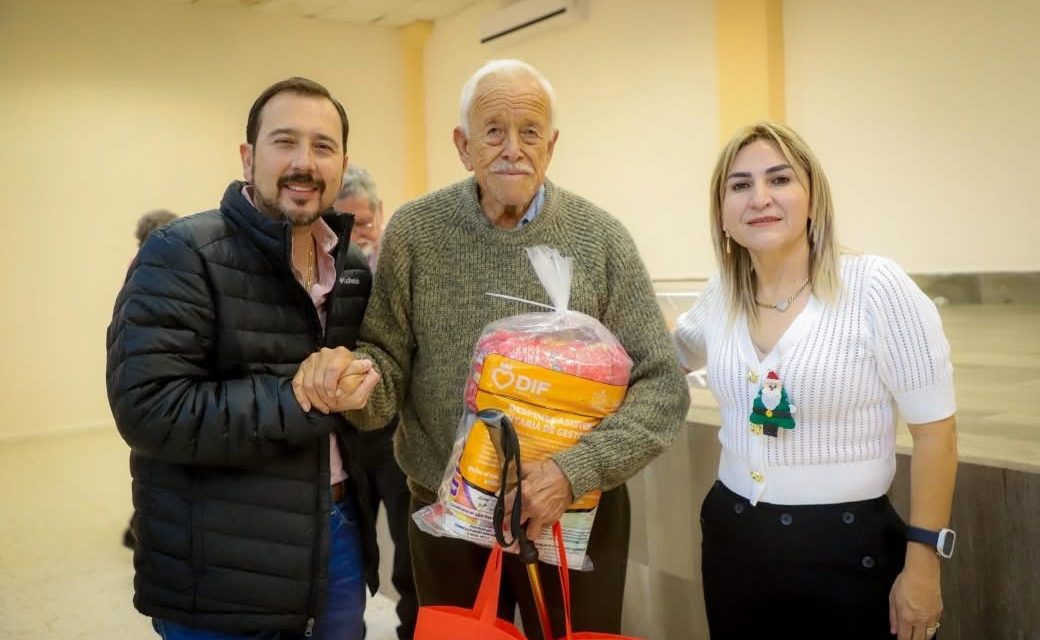 REYNALDO CANTÚ Y DORA VILLARREAL CELEBRAN LA NAVIDAD JUNTO A ADULTOS MAYORES DE ABASOLO