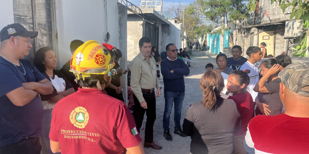 PROTECCIÓN CIVIL DE ESCOBEDO ATIENDE DESLAVE EN VIVIENDAS DE LA COLONIA EMILIANO ZAPATA