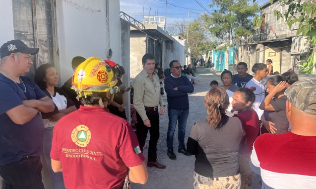 PROTECCIÓN CIVIL DE ESCOBEDO ATIENDE DESLAVE EN VIVIENDAS DE LA COLONIA EMILIANO ZAPATA