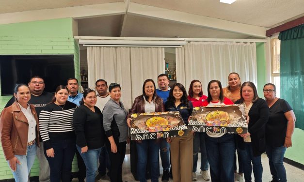 ADRIANA MARTÍNEZ LLEVA LA TRADICIÓN DE REYES MAGOS A ESCUELAS DE LAMPAZOS