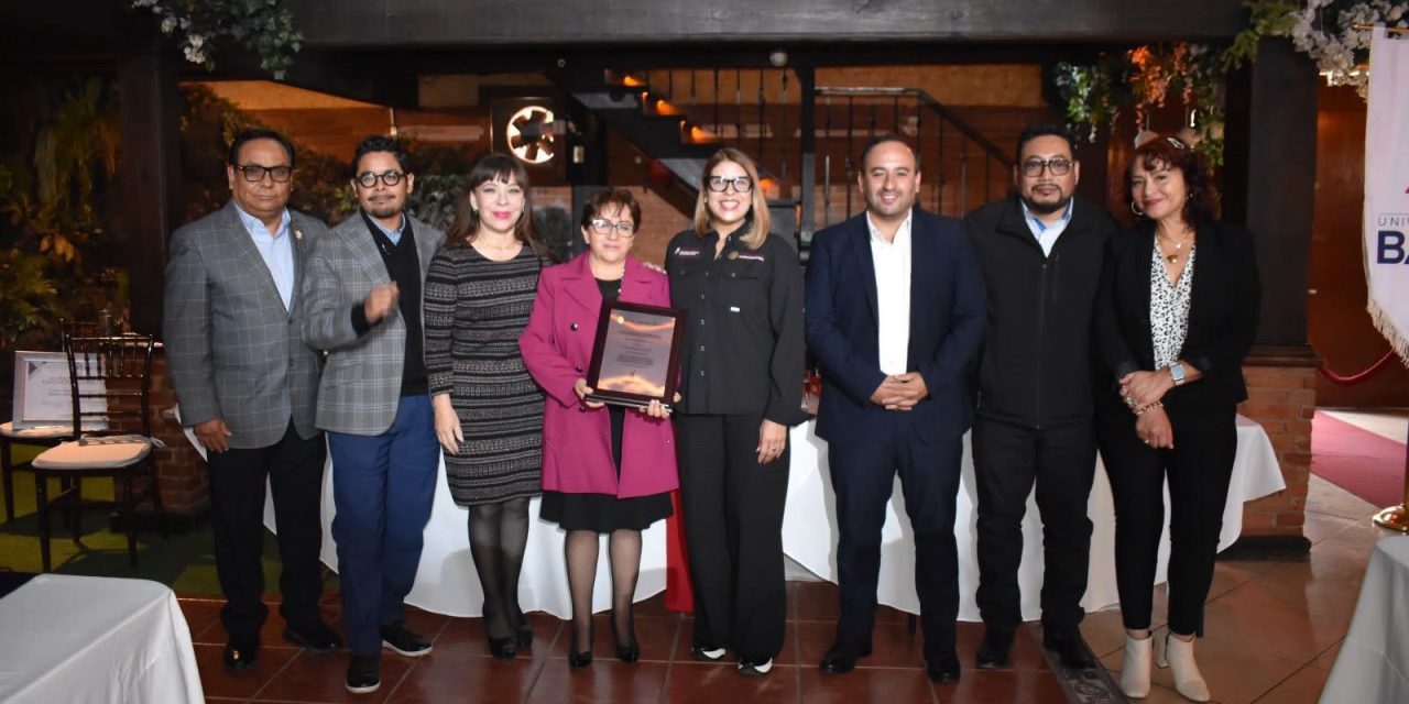 GUILLERMINA ALVARADO FORMALIZA ACREDITACIÓN DE GRUPO UNIVERSITARIO BATA ANTE CONOCER