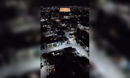 CARLOS RODRÍGUEZ “EL CUATE” TRANSFORMA JARDINES DE CADEREYTA CON LUMINARIAS LED