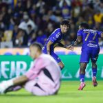 PUMAS DERROTA A TIGRES Y APROVECHA LA NOCHE ERRÁTICA DE CORREA