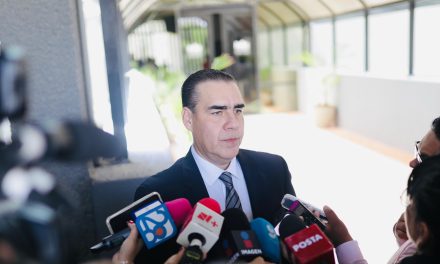 HERIBERTO TREVIÑO EXIGE REAPERTURA DE CLÍNICAS Y CONTROL ESTATAL EN JUÁREZ