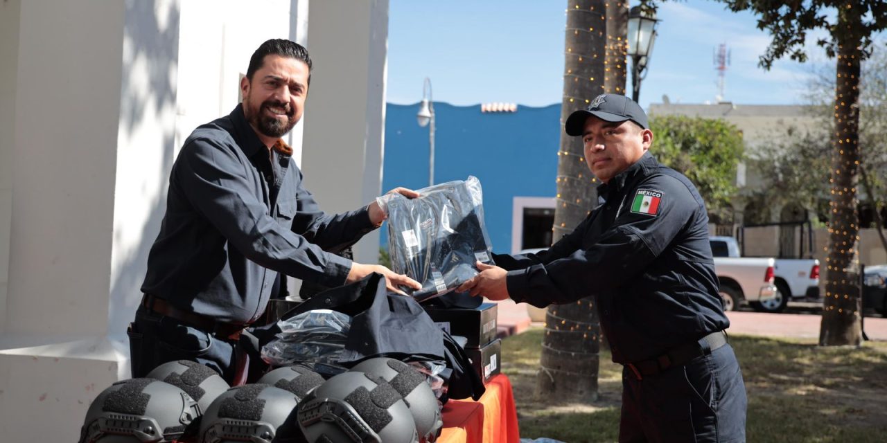 DAVID SÁNCHEZ QUINTANILLA ENTREGA NUEVO EQUIPAMIENTO A SEGURIDAD PÚBLICA