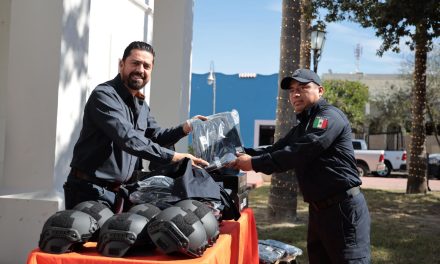 DAVID SÁNCHEZ QUINTANILLA ENTREGA NUEVO EQUIPAMIENTO A SEGURIDAD PÚBLICA