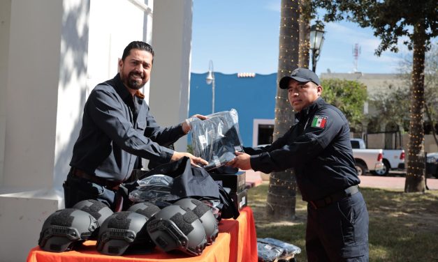 DAVID SÁNCHEZ QUINTANILLA ENTREGA NUEVO EQUIPAMIENTO A SEGURIDAD PÚBLICA