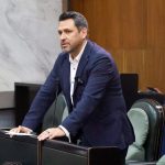 PROPONE TOMÁS MONTOYA PROHIBIR CELULARES EN LAS ESCUELAS DE NUEVO LEÓN