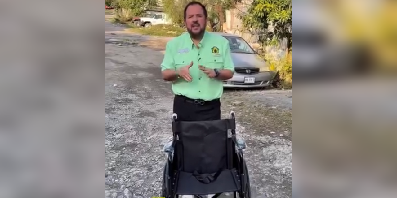 HÉCTOR DE LA GARZA ENTREGA APOYO DE MOVILIDAD A VECINA DE JUÁREZ