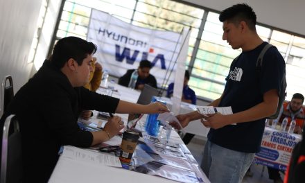 CARLOS RODRÍGUEZ LLEVA OFERTA LABORAL DIRECTA A COLONIAS DE CADEREYTA
