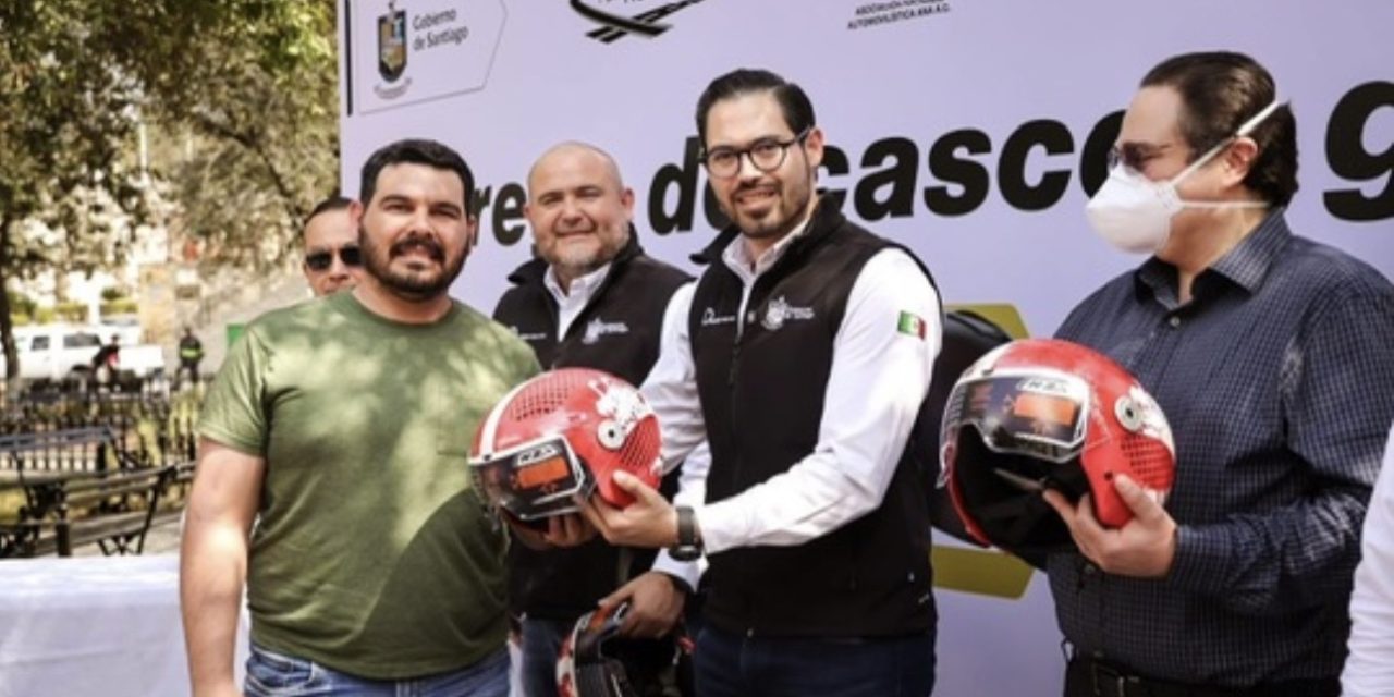 DAVID DE LA PEÑA ENTREGA CASCOS CERTIFICADOS PARA FORTALECER LA SEGURIDAD DE MOTOCICLISTAS EN SANTIAGO