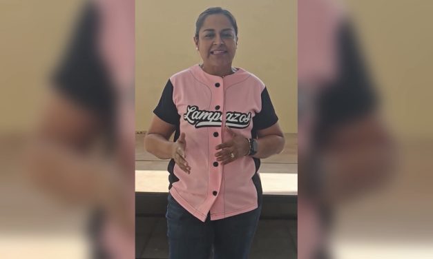 ADRIANA MARTÍNEZ LLEVA ZUMBA AL TEATRO AL AIRE LIBRE DE LAMPAZOS