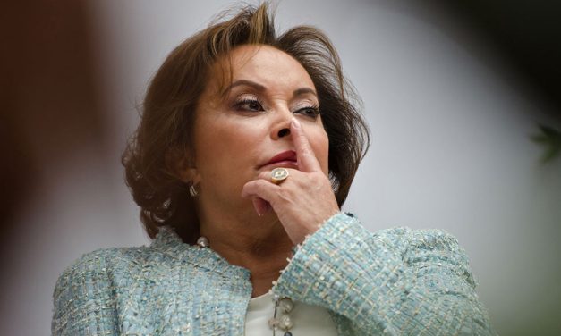 ELBA ESTHER GORDILLO DEBE CUBRIR ADEUDO FISCAL TRAS FALLO DEFINITIVO DE LA CORTE