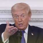 DONALD TRUMP ANUNCIA POSIBLE ARANCEL GLOBAL DEL 10 % A IMPORTACIONES EN EE. UU.