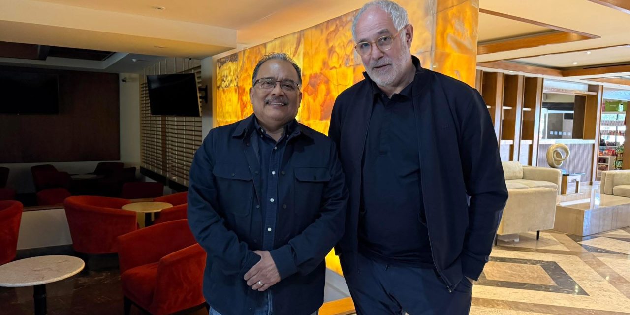 ANDRÉS MIJES CONECTA AL FÚTBOL CON LA REFLEXIÓN CULTURAL JUNTO A ANDONI ZUBIZARRETA