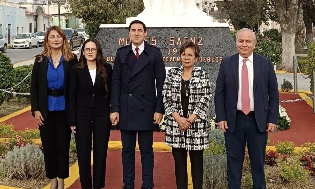 ELSA ESCOBEDO PARTICIPA EN CONMEMORACIÓN POR EL 138 ANIVERSARIO DEL NATALICIO DE MOISÉS SÁENZ GARZA EN APODACA