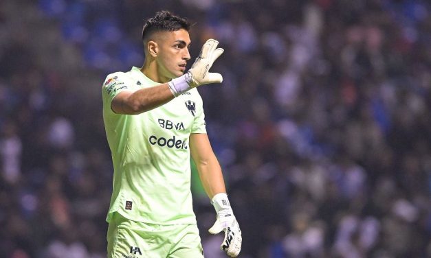 MELE PIDE LA PUERTA: TENSIÓN BAJO LOS TRES PALOS EN RAYADOS