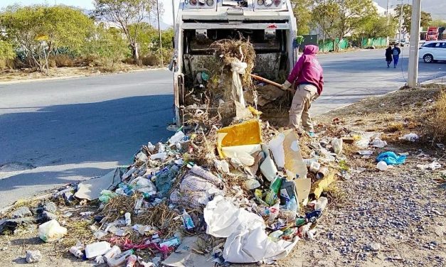 JESÚS NAVA RIVERA REFUERZA LIMPIEZA URBANA CON OPERATIVO CONTRA TIRADEROS IRREGULARES EN SANTA CATARINA